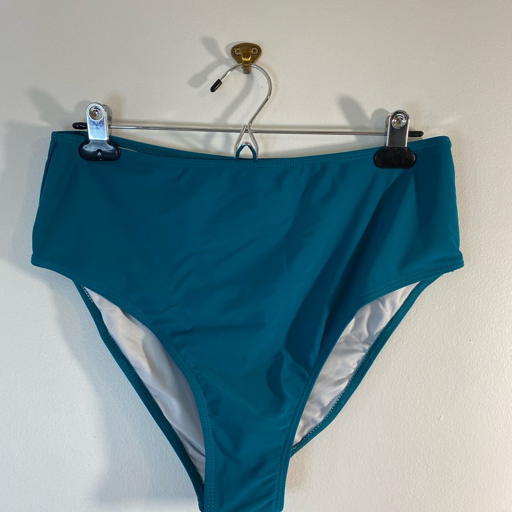 Bikini - Picture 4 of 7